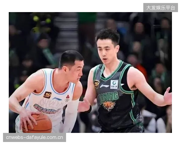 三冠王辽宁本赛季状态下滑，季后赛经验成为其挑战上海男篮的唯一砝码。